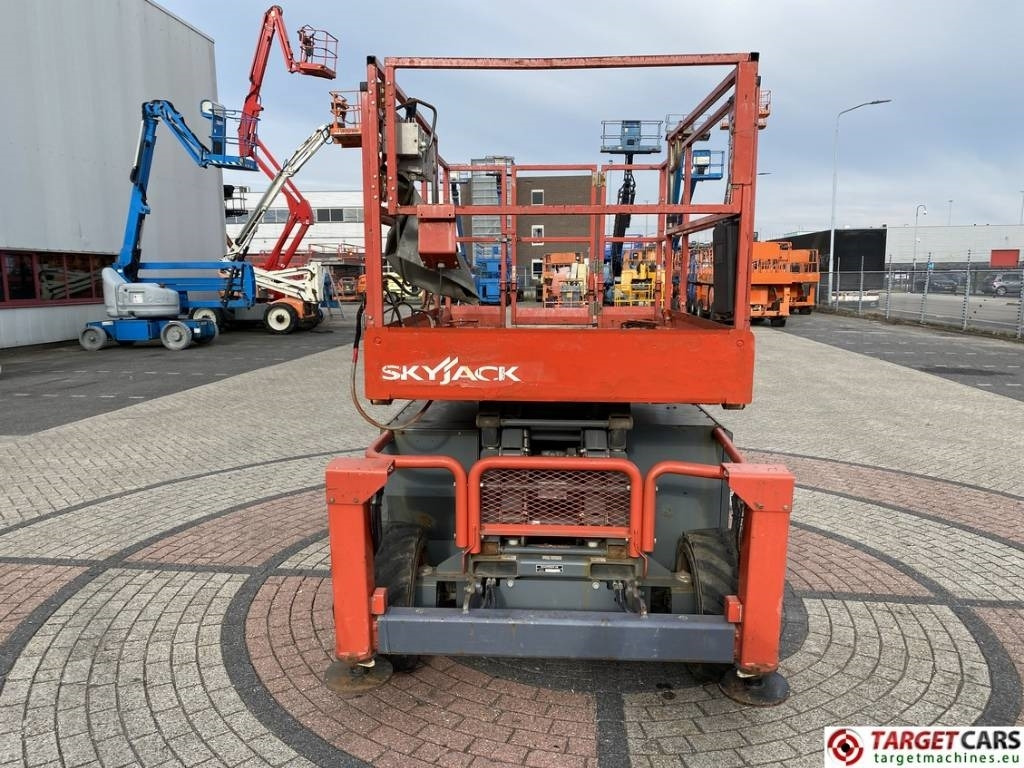 Nůžková plošina SkyJack SJ6832RT Diesel Scissor Work Lift 1180cm: obrázek 32