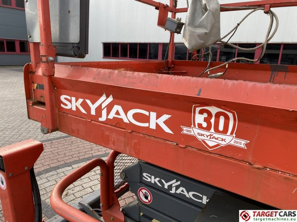 Nůžková plošina SkyJack SJ6832RT Diesel Scissor Work Lift 1180cm: obrázek 36