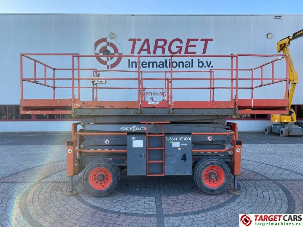 SkyJack SJ8841 RT Diesel 4x4 Scissor Work Lift 1430cm  leasing SkyJack SJ8841 RT Diesel 4x4 Scissor Work Lift 1430cm: obrázek 5