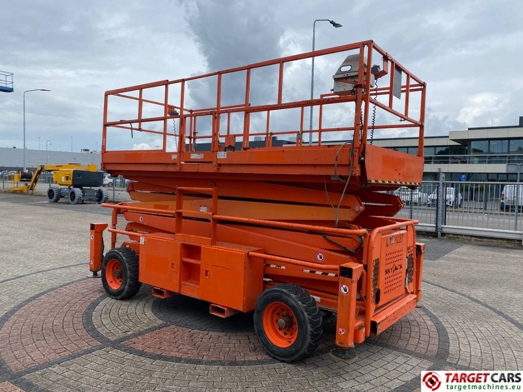 SkyJack SJ9250 RT Diesel 4x4 Scissor Work Lift 1720cm - Nůžková plošina: obrázek 2 SkyJack SJ9250 RT Diesel 4x4 Scissor Work Lift 1720cm - Nůžková plošina: obrázek 2