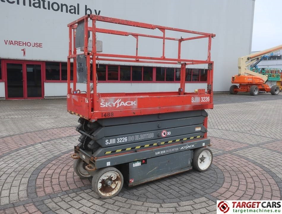 SkyJack SJIII-3226 Electric 3226 Scissor Work Lift 990cm - Nůžková plošina: obrázek 1 SkyJack SJIII-3226 Electric 3226 Scissor Work Lift 990cm - Nůžková plošina: obrázek 1