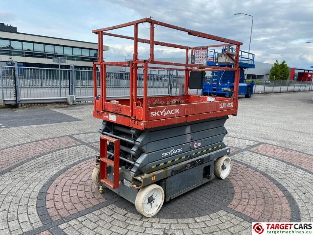 SkyJack SJIII-4632 Electric 4632 Scissor Work Lift 1170cm - Nůžková plošina: obrázek 3 SkyJack SJIII-4632 Electric 4632 Scissor Work Lift 1170cm - Nůžková plošina: obrázek 3