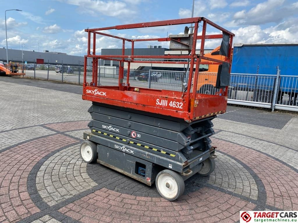 SkyJack SJIII-4632 Electric 4632 Scissor Work Lift 1170cm - Nůžková plošina: obrázek 2 SkyJack SJIII-4632 Electric 4632 Scissor Work Lift 1170cm - Nůžková plošina: obrázek 2
