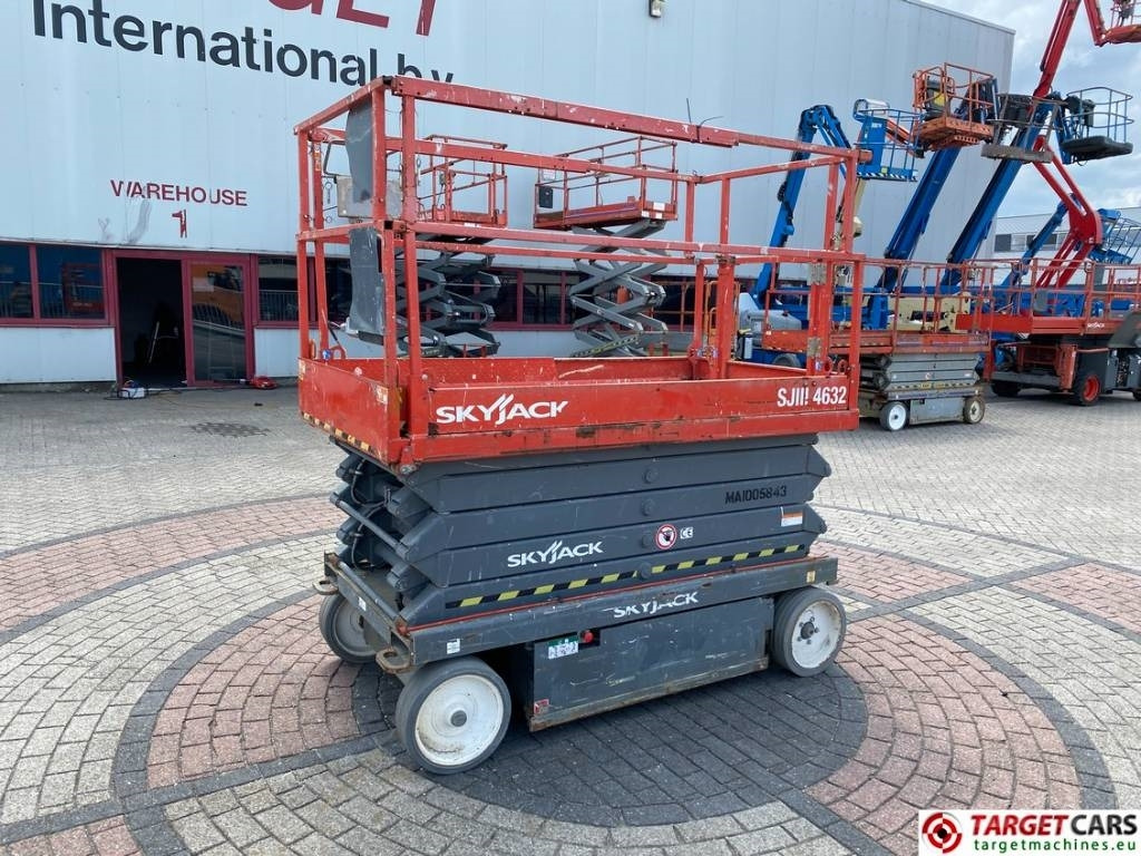 SkyJack SJIII-4632 Electric 4632 Scissor Work Lift 1170cm - Nůžková plošina: obrázek 1 SkyJack SJIII-4632 Electric 4632 Scissor Work Lift 1170cm - Nůžková plošina: obrázek 1