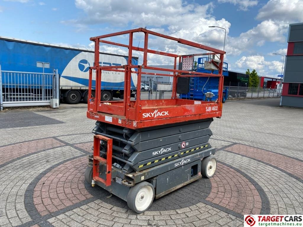 SkyJack SJIII-4632 Electric 4632 Scissor Work Lift 1170cm - Nůžková plošina: obrázek 3 SkyJack SJIII-4632 Electric 4632 Scissor Work Lift 1170cm - Nůžková plošina: obrázek 3