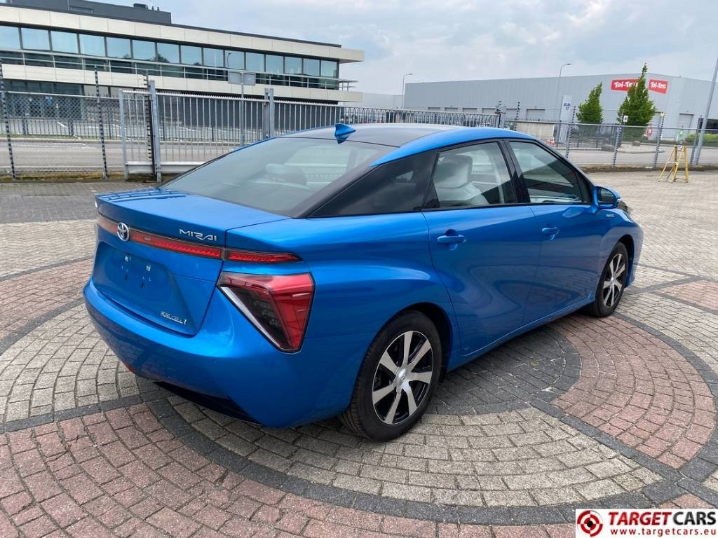 Toyota Mirai FCV HydroGen FuelCell - Sedan: obrázek 4 Toyota Mirai FCV HydroGen FuelCell - Sedan: obrázek 4