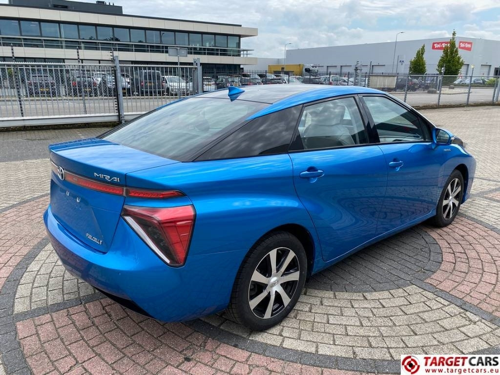 Toyota Mirai FCV HydroGen FuelCell - Sedan: obrázek 4 Toyota Mirai FCV HydroGen FuelCell - Sedan: obrázek 4