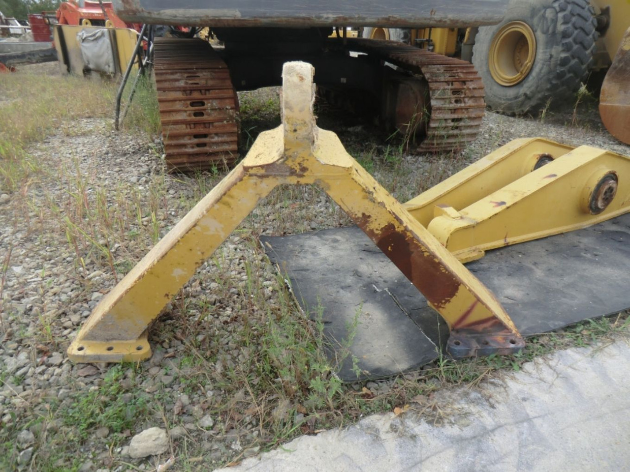 Caterpillar 735 Supporto telaio assale posteriore - Náprava a díly pro Stavební technika: obrázek 1 Caterpillar 735 Supporto telaio assale posteriore - Náprava a díly pro Stavební technika: obrázek 1