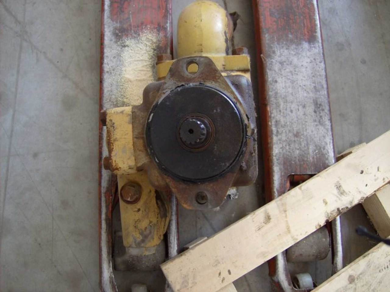 Caterpillar 826C Pompa idraulica di sterzo e movimentazione lama - Hydraulické čerpadlo pro Stavební technika: obrázek 2 Caterpillar 826C Pompa idraulica di sterzo e movimentazione lama - Hydraulické čerpadlo pro Stavební technika: obrázek 2