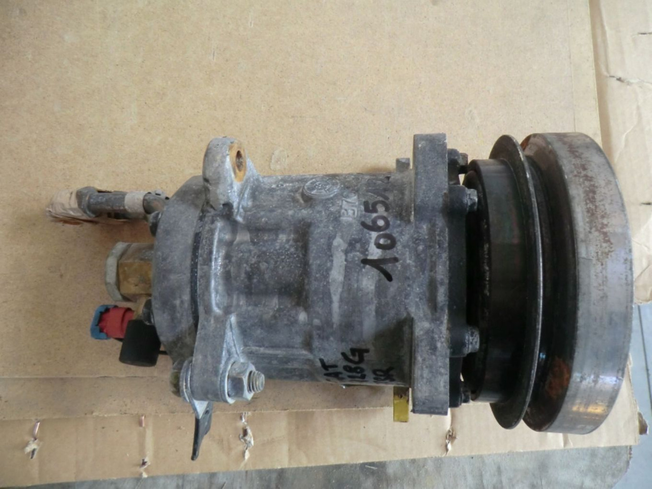 Caterpillar 928G COMPRESSORE ARIA CONDIZIONATA - Kompresor klimatizace pro Stavební technika: obrázek 1 Caterpillar 928G COMPRESSORE ARIA CONDIZIONATA - Kompresor klimatizace pro Stavební technika: obrázek 1
