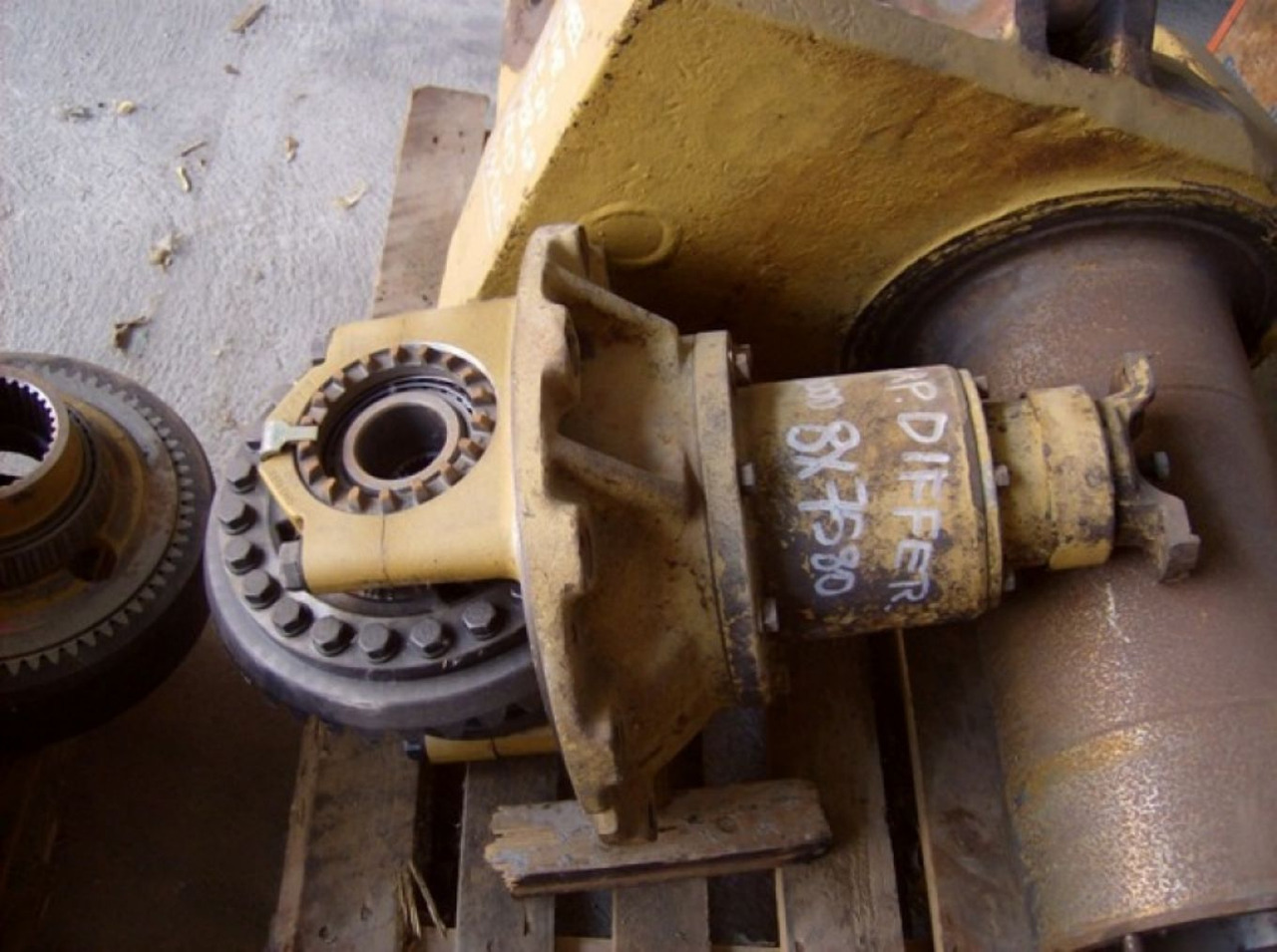Caterpillar D300D DIFFERENZIALE CON COPPIA CONICA - Diferenciál pro Stavební technika: obrázek 1 Caterpillar D300D DIFFERENZIALE CON COPPIA CONICA - Diferenciál pro Stavební technika: obrázek 1