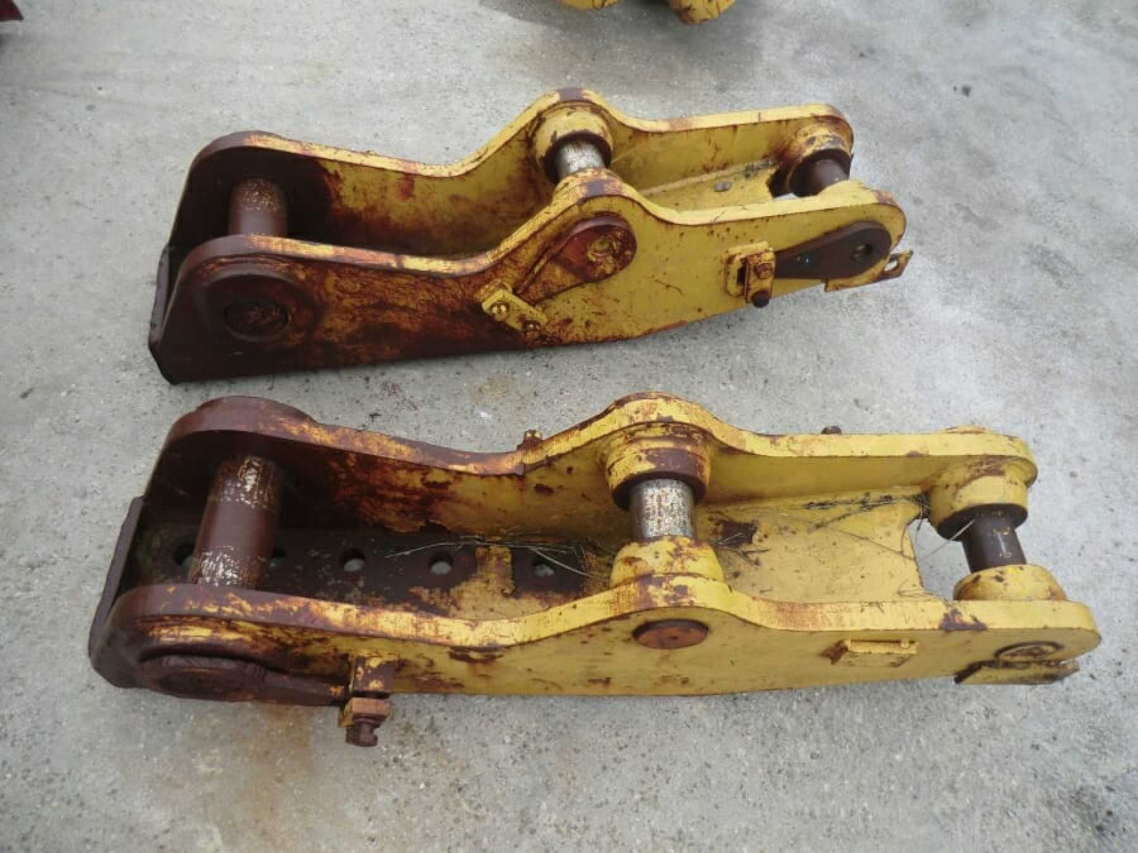 Caterpillar D9G D9H ripper parallelogramma a 3 posizioni, 4 cilindri, con 3 denti (uno mancante), compreso di supporto. - Rozrývač pro Stavební technika: obrázek 3 Caterpillar D9G D9H ripper parallelogramma a 3 posizioni, 4 cilindri, con 3 denti (uno mancante), compreso di supporto. - Rozrývač pro Stavební technika: obrázek 3