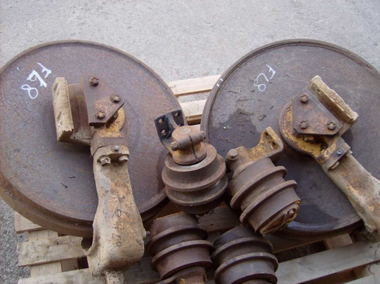 FIAT ALLIS FL8 2 RUOTE FOLLE - Díly pásových podvozků pro Stavební technika: obrázek 4 FIAT ALLIS FL8 2 RUOTE FOLLE - Díly pásových podvozků pro Stavební technika: obrázek 4