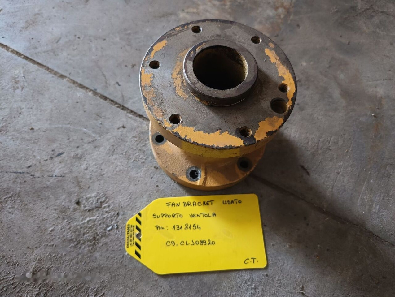 Fan BRACKET 1318154 for construction equipment - Hlava pro Stavební technika: obrázek 2 Fan BRACKET 1318154 for construction equipment - Hlava pro Stavební technika: obrázek 2