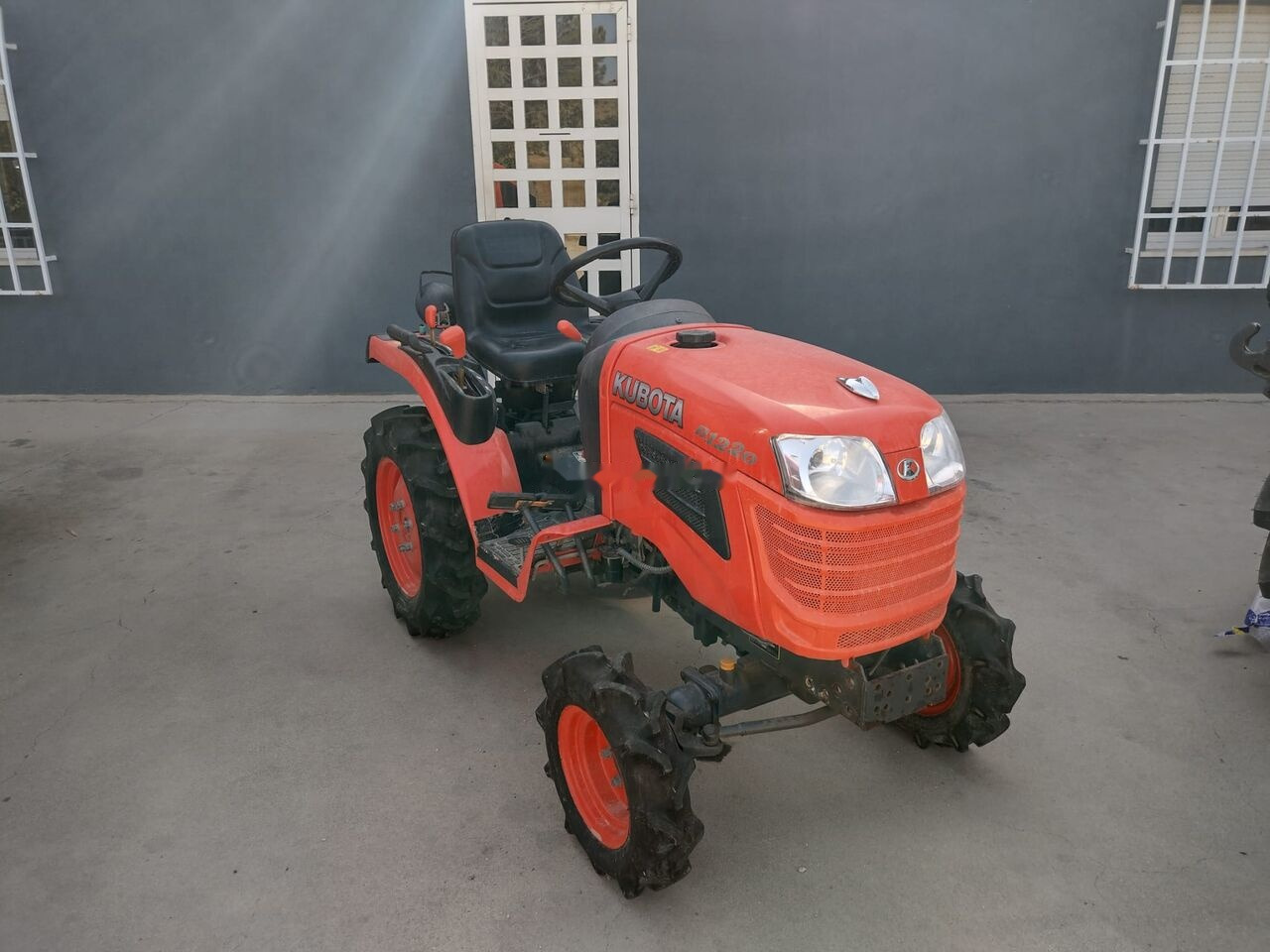 Kubota B1220 - Malotraktor: obrázek 4 Kubota B1220 - Malotraktor: obrázek 4