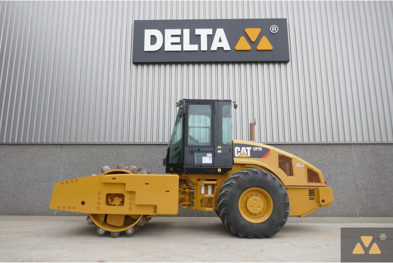 Caterpillar CP76 - Válec: obrázek 1 Caterpillar CP76 - Válec: obrázek 1