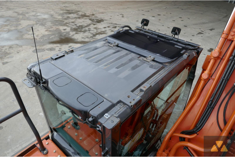 Pásové rýpadlo Hitachi ZX210LC-7: obrázek 11 Pásové rýpadlo Hitachi ZX210LC-7: obrázek 11