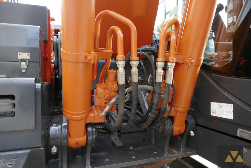 Pásové rýpadlo Hitachi ZX210LC-7: obrázek 16 Pásové rýpadlo Hitachi ZX210LC-7: obrázek 16