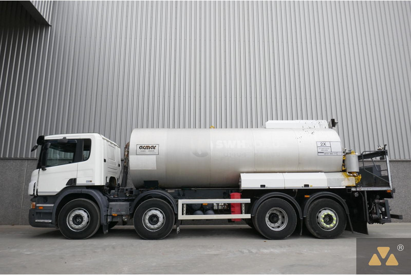 Nákladní auto Scania P380 8x2: obrázek 1