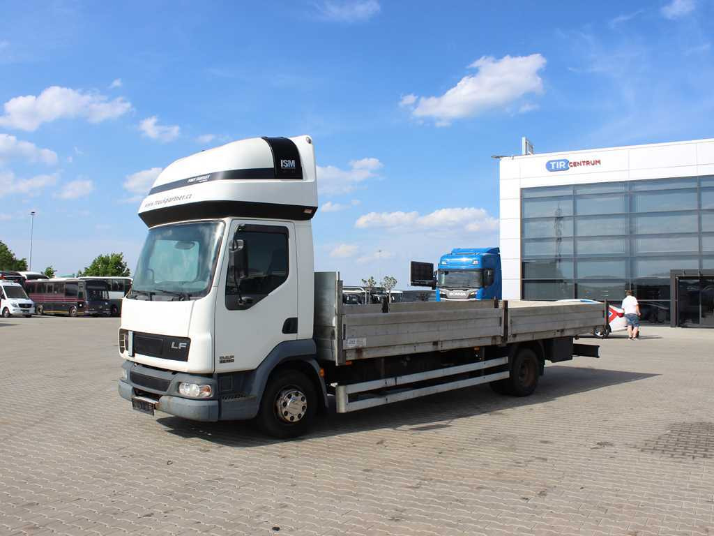 DAF LF 45.180, SLEEPING BODY, EURO 3, TIRES 80% - Nákladní automobil valníkový/ Plošinový: obrázek 1 DAF LF 45.180, SLEEPING BODY, EURO 3, TIRES 80% - Nákladní automobil valníkový/ Plošinový: obrázek 1