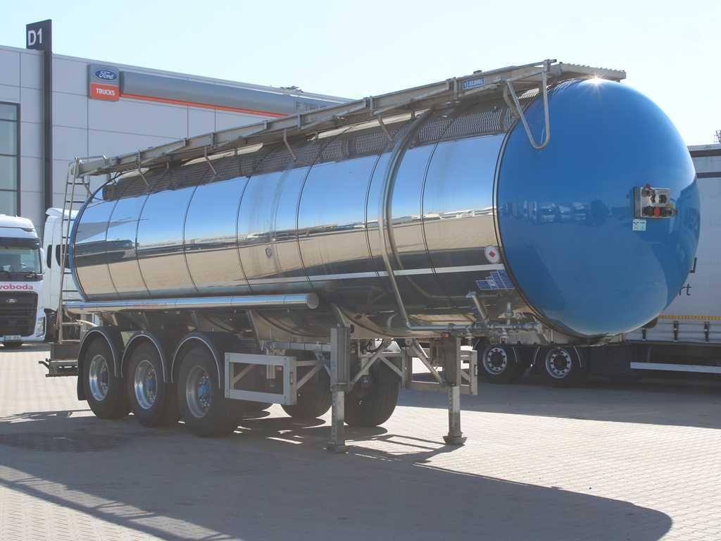 Feldbinder FELDBINDER tsa 32.3, NO ADR, 32m³, LIFTING AXLE - Cisternový návěs: obrázek 2 Feldbinder FELDBINDER tsa 32.3, NO ADR, 32m³, LIFTING AXLE - Cisternový návěs: obrázek 2