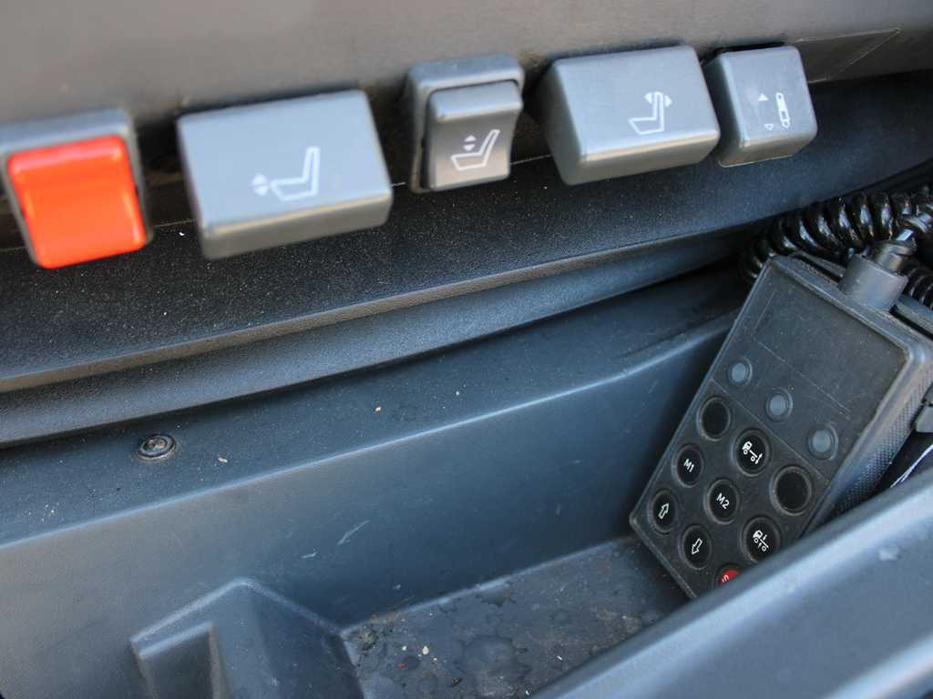 Plachtový nákladní auto Iveco EUROCARGO 120E25, EURO 5, SIDE BOARD, HYDRAULIC FRONT: obrázek 8