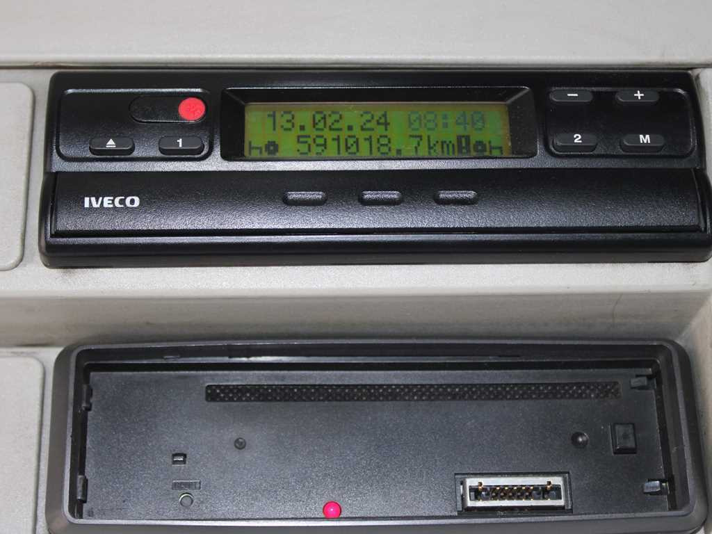 Skříňový nákladní auto Iveco EUROCARGO ML75E17, HYDRAULIC FRONT, SLEEPING BODY: obrázek 13