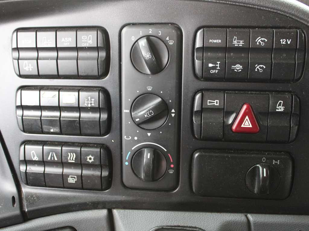 Přepravník automobilů Mercedes-Benz Actros 1844, EURO 5EEV, RETARDER + KÄSSBOHRER METAGO (2006): obrázek 20