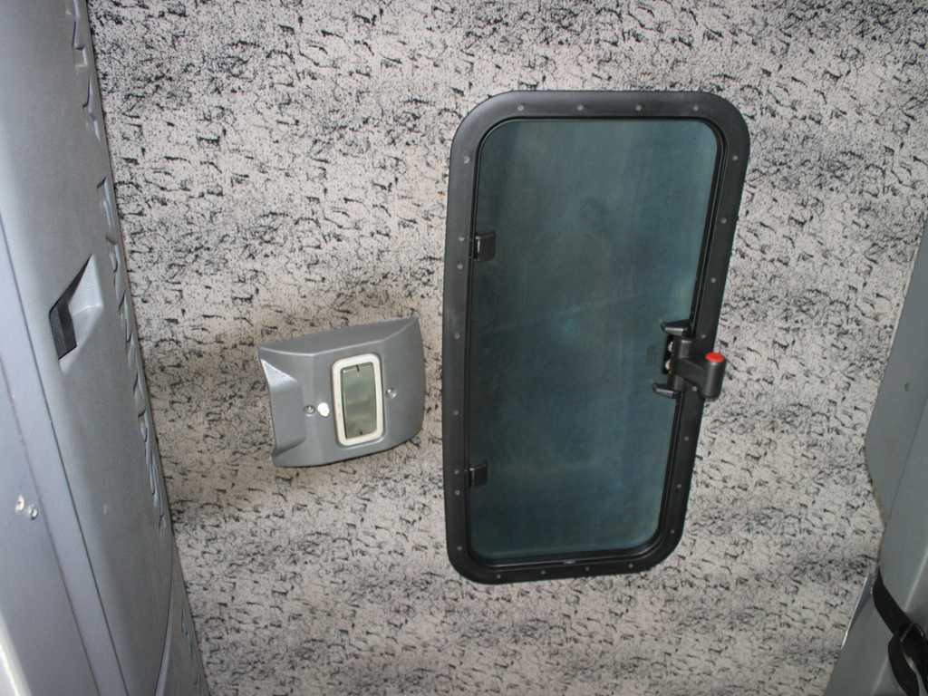 Plachtový nákladní auto Renault MIDLUM 220.12, EURO 5, SLEEPING BODY, HYDRAULIC FRONT: obrázek 20