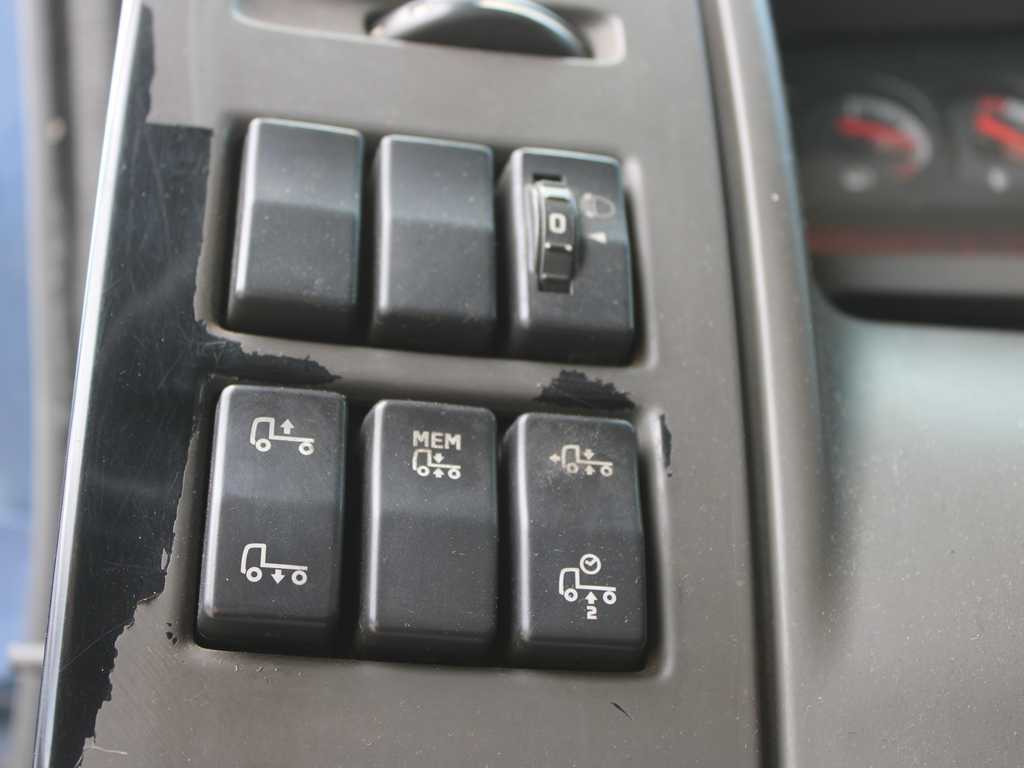 Plachtový nákladní auto Renault MIDLUM 220.12, EURO 5, SLEEPING BODY, HYDRAULIC FRONT: obrázek 14