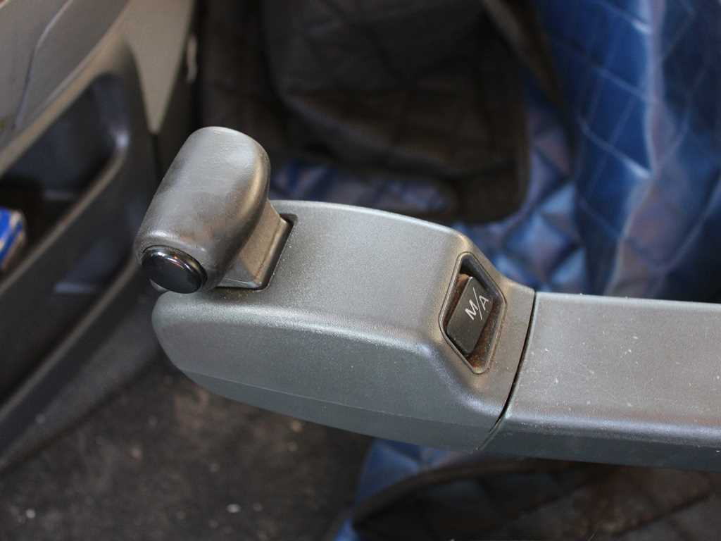 Mercedes-Benz Actros 1844, LOWDECK, EURO 5, MP3 leasing Mercedes-Benz Actros 1844, LOWDECK, EURO 5, MP3: obrázek 20 Mercedes-Benz Actros 1844, LOWDECK, EURO 5, MP3 leasing Mercedes-Benz Actros 1844, LOWDECK, EURO 5, MP3: obrázek 20