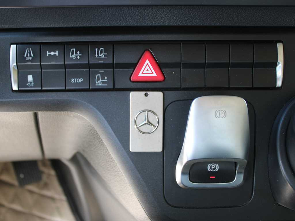 Tahač Mercedes-Benz Actros 1848, EURO 6, GIGA SPACE, NAVIGATION, LOWDECK: obrázek 11