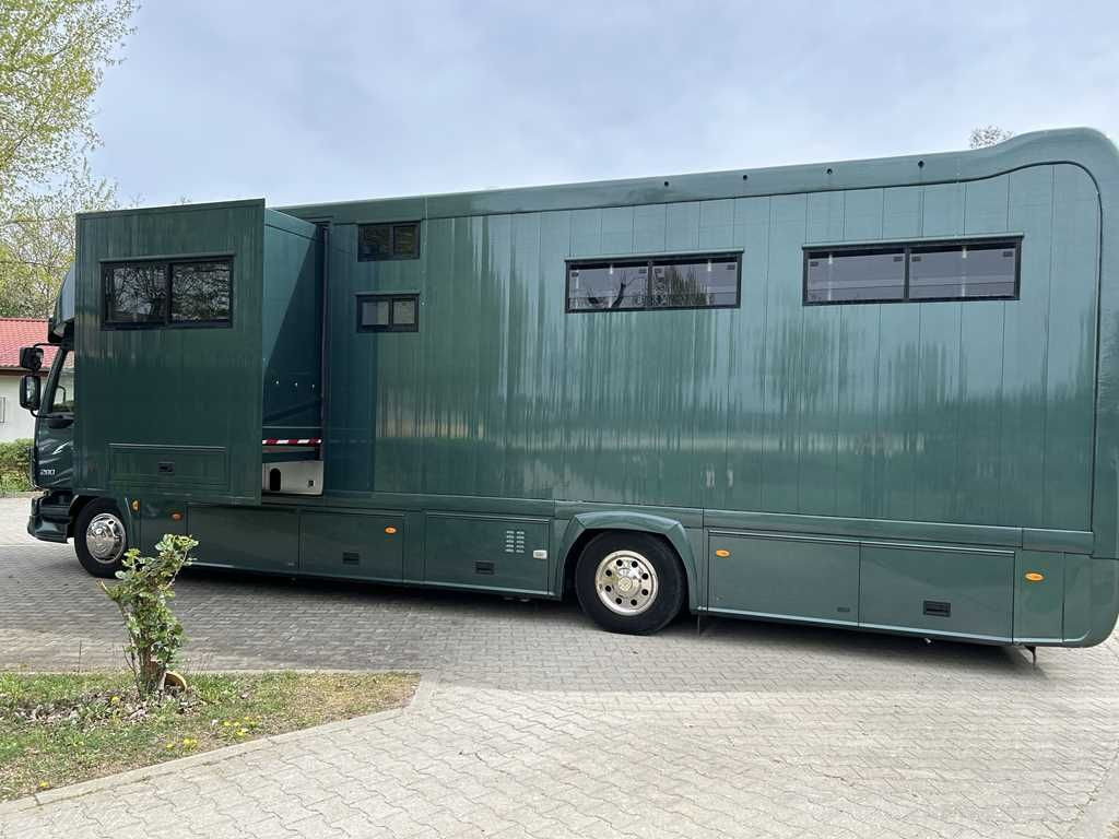 Volvo STX FL, 6 PEOPLE, 5 HORSES, CAMERA, 2X TAIL LIFT - Auto na přepravu koní: obrázek 5 Volvo STX FL, 6 PEOPLE, 5 HORSES, CAMERA, 2X TAIL LIFT - Auto na přepravu koní: obrázek 5