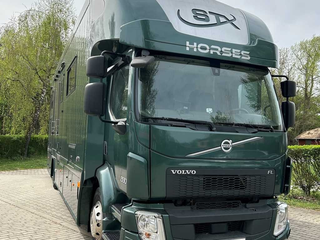Volvo STX FL, 6 PEOPLE, 5 HORSES, CAMERA, 2X TAIL LIFT - Auto na přepravu koní: obrázek 2 Volvo STX FL, 6 PEOPLE, 5 HORSES, CAMERA, 2X TAIL LIFT - Auto na přepravu koní: obrázek 2