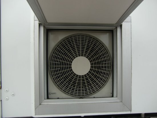 Obytná buňka Krone Wechselpritsche 7,30 Meter Koffer Spezialaufbau, mobiler Messestand: obrázek 11 Obytná buňka Krone Wechselpritsche 7,30 Meter Koffer Spezialaufbau, mobiler Messestand: obrázek 11