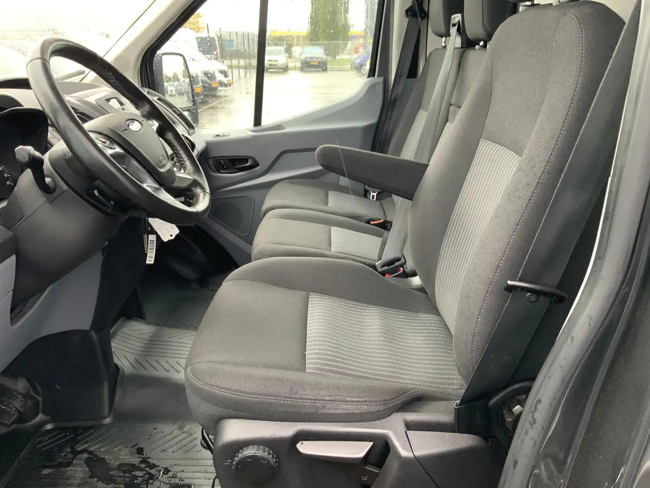 Furgon Ford Transit 330 2.2 TDCI L3H3 Ambiente Airco 3 Zits Euro 5: obrázek 10