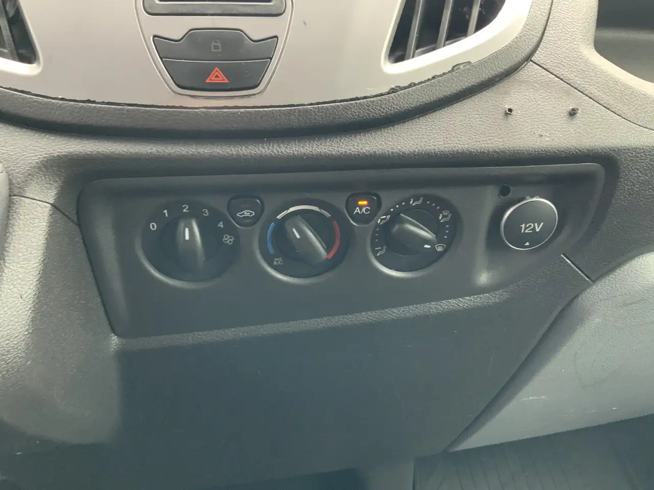 Furgon Ford Transit 330 2.2 TDCI L3H3 Ambiente Airco 3 Zits Euro 5: obrázek 11
