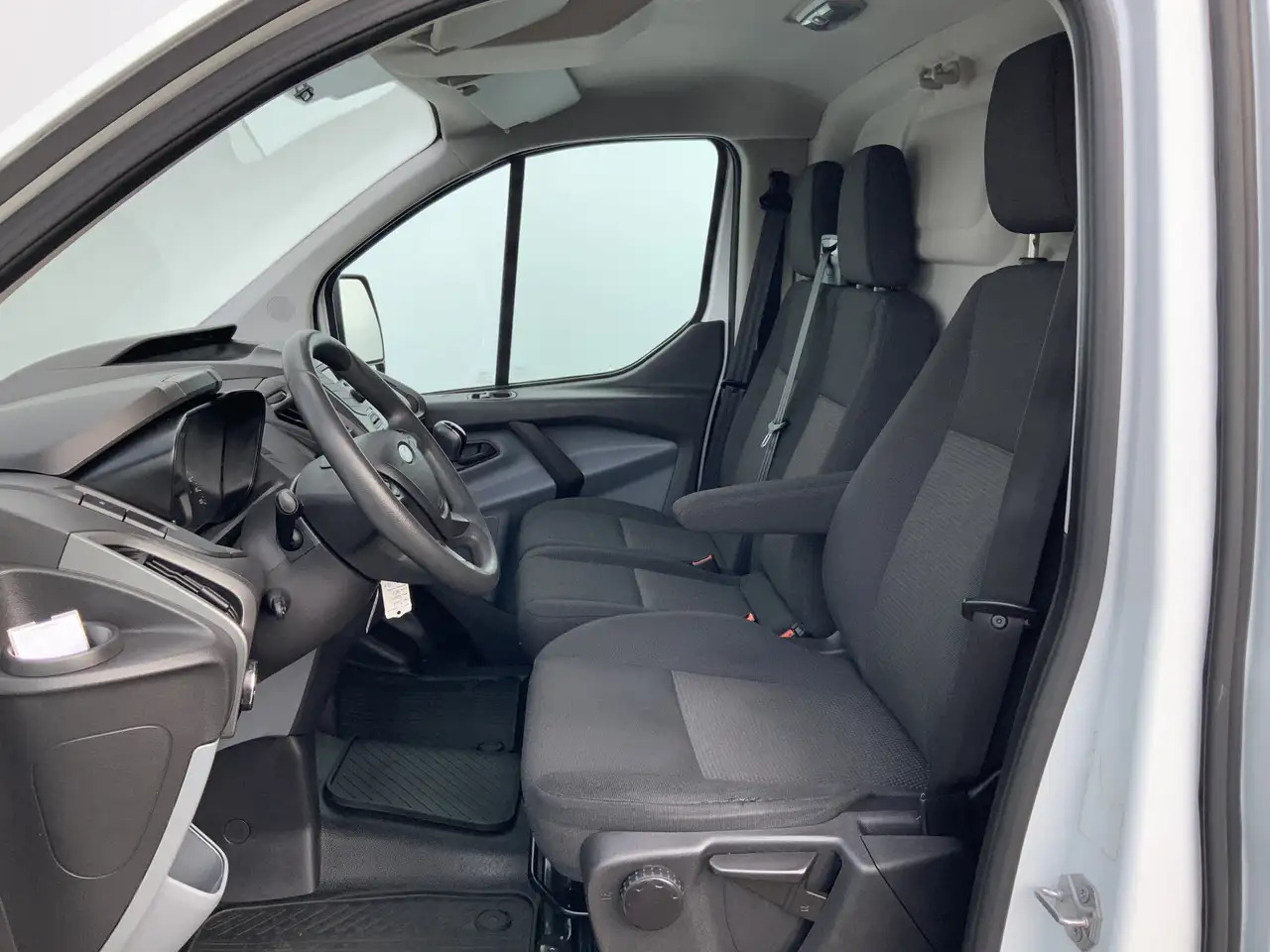Ford Transit Custom 270 2.2 TDCI L1H1 Economy Edition Airco Cruise 3 Z - Furgon: obrázek 4 Ford Transit Custom 270 2.2 TDCI L1H1 Economy Edition Airco Cruise 3 Z - Furgon: obrázek 4
