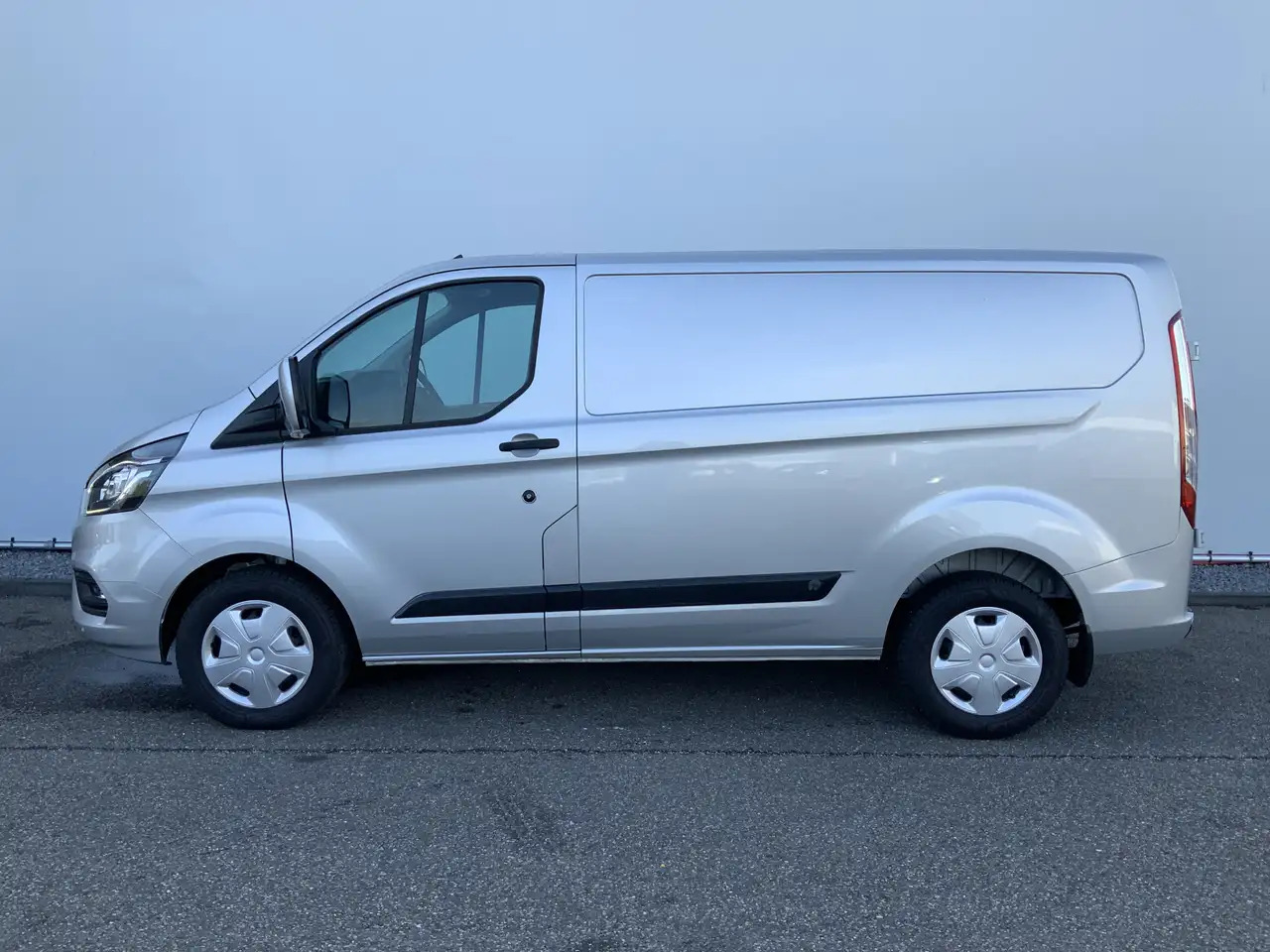 Ford Transit Custom 300 2.0 TDCI L1H1 Limited Airco Cruise Camera 3 Zi - Furgon: obrázek 3 Ford Transit Custom 300 2.0 TDCI L1H1 Limited Airco Cruise Camera 3 Zi - Furgon: obrázek 3
