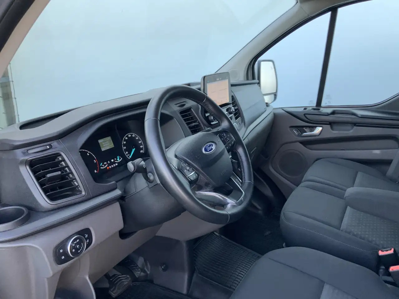 Ford Transit Custom 300 2.0 TDCI L1H1 Limited Airco Cruise Camera 3 Zi - Furgon: obrázek 5 Ford Transit Custom 300 2.0 TDCI L1H1 Limited Airco Cruise Camera 3 Zi - Furgon: obrázek 5