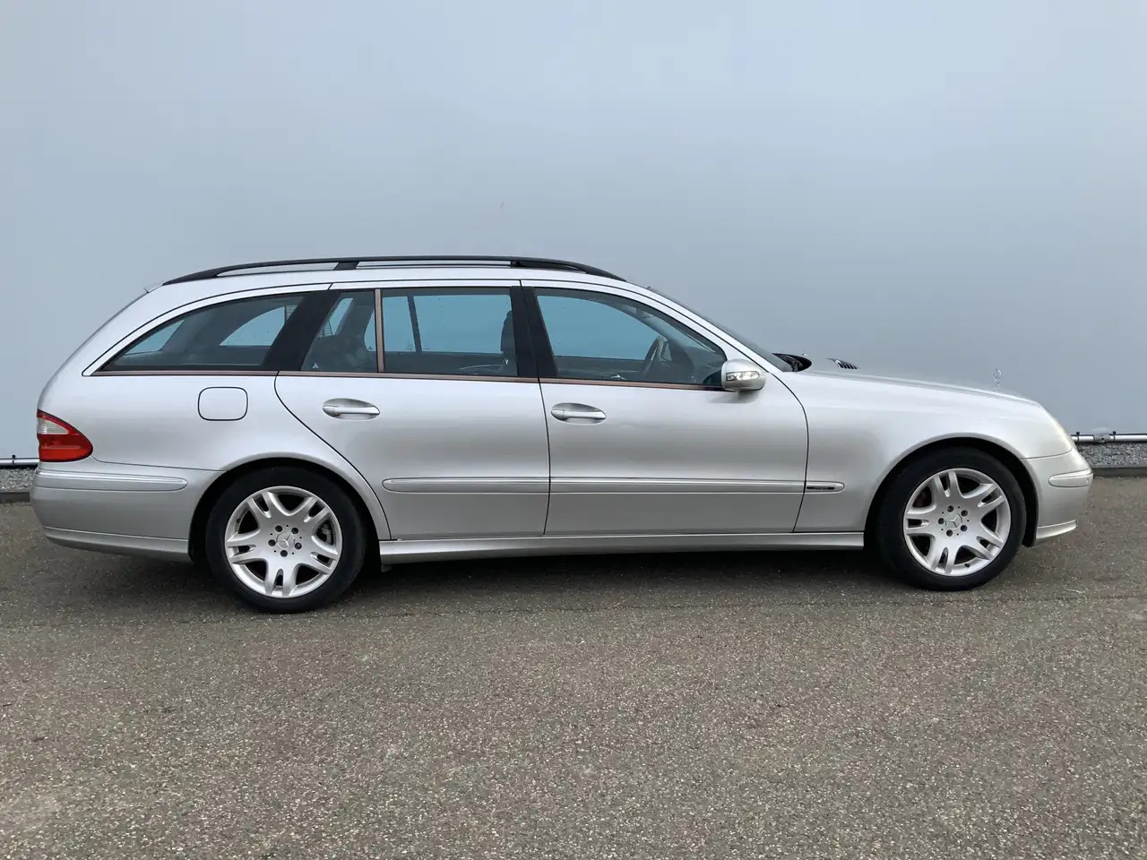 Kombi Mercedes-Benz E 500 Combi V8 Elegance 4-Matic airmatic,full option: obrázek 15 Kombi Mercedes-Benz E 500 Combi V8 Elegance 4-Matic airmatic,full option: obrázek 15