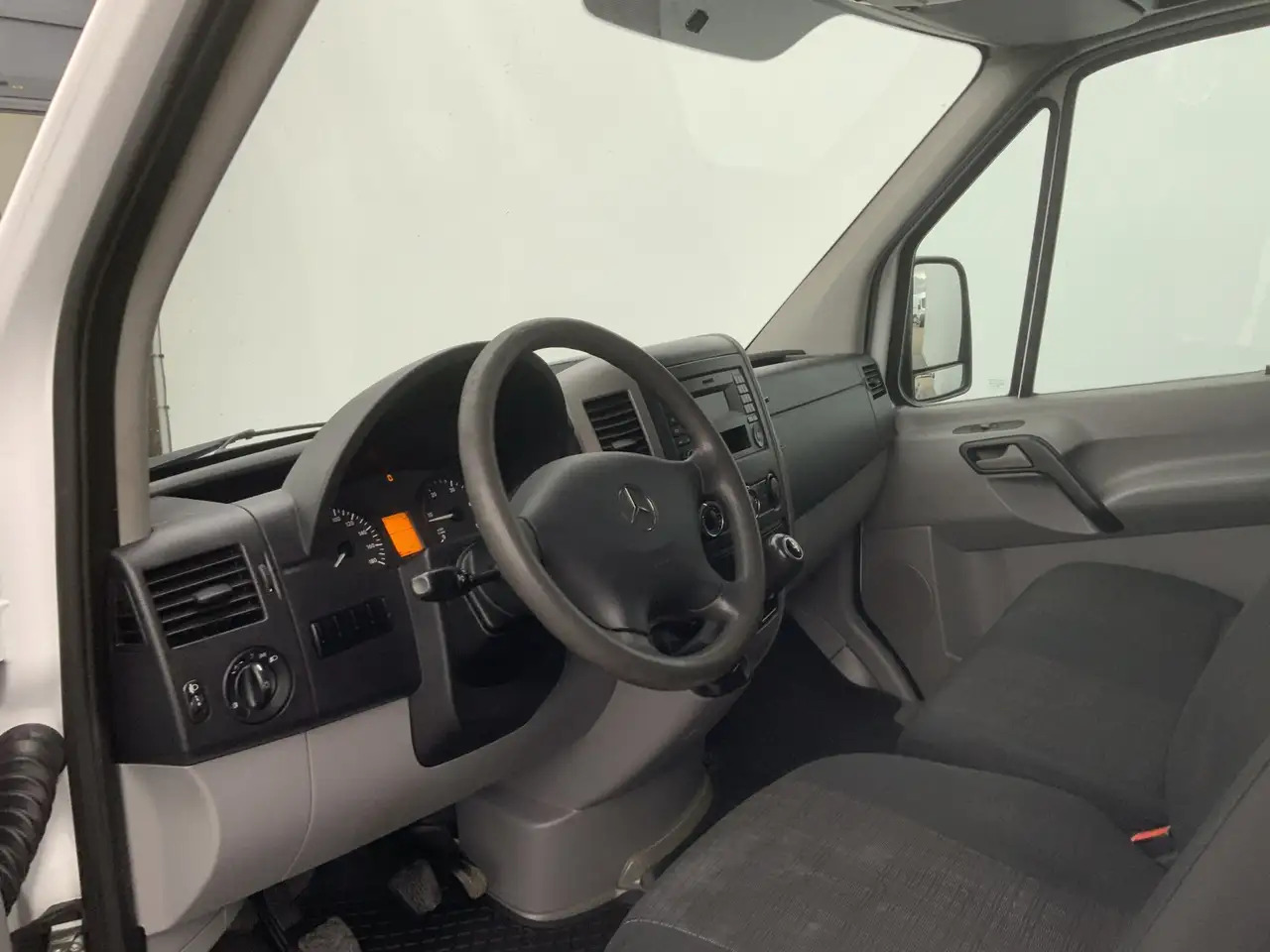 Mercedes-Benz Sprinter 313 2.2 CDI 366 L2H2 Airco 3 Zits Opstap extra Slo - Furgon: obrázek 5 Mercedes-Benz Sprinter 313 2.2 CDI 366 L2H2 Airco 3 Zits Opstap extra Slo - Furgon: obrázek 5