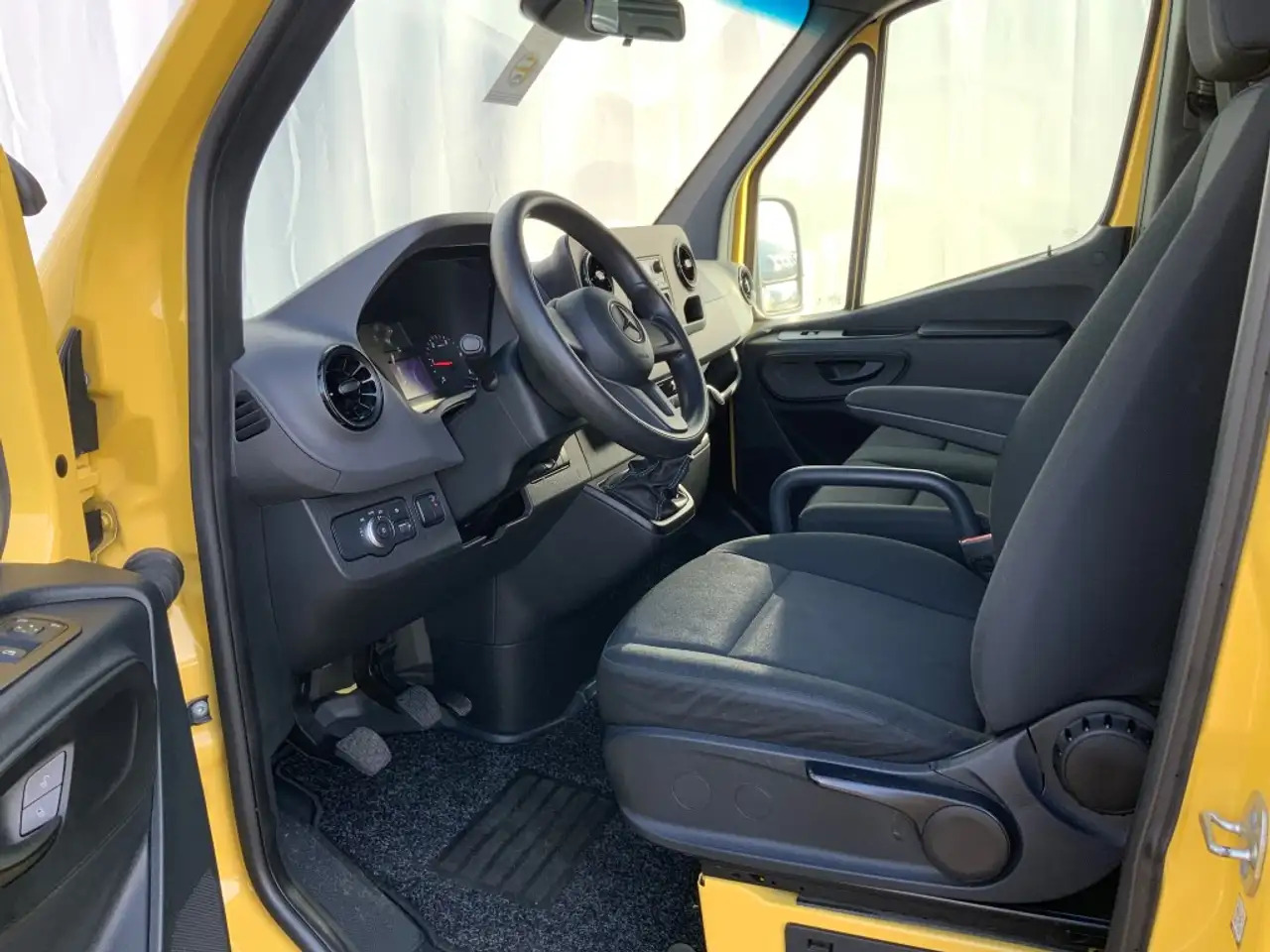 Mercedes-Benz Sprinter 314 2.2 CDI L2H2 & Laadklep& Afstandbediening Airc - Furgon: obrázek 5 Mercedes-Benz Sprinter 314 2.2 CDI L2H2 & Laadklep& Afstandbediening Airc - Furgon: obrázek 5