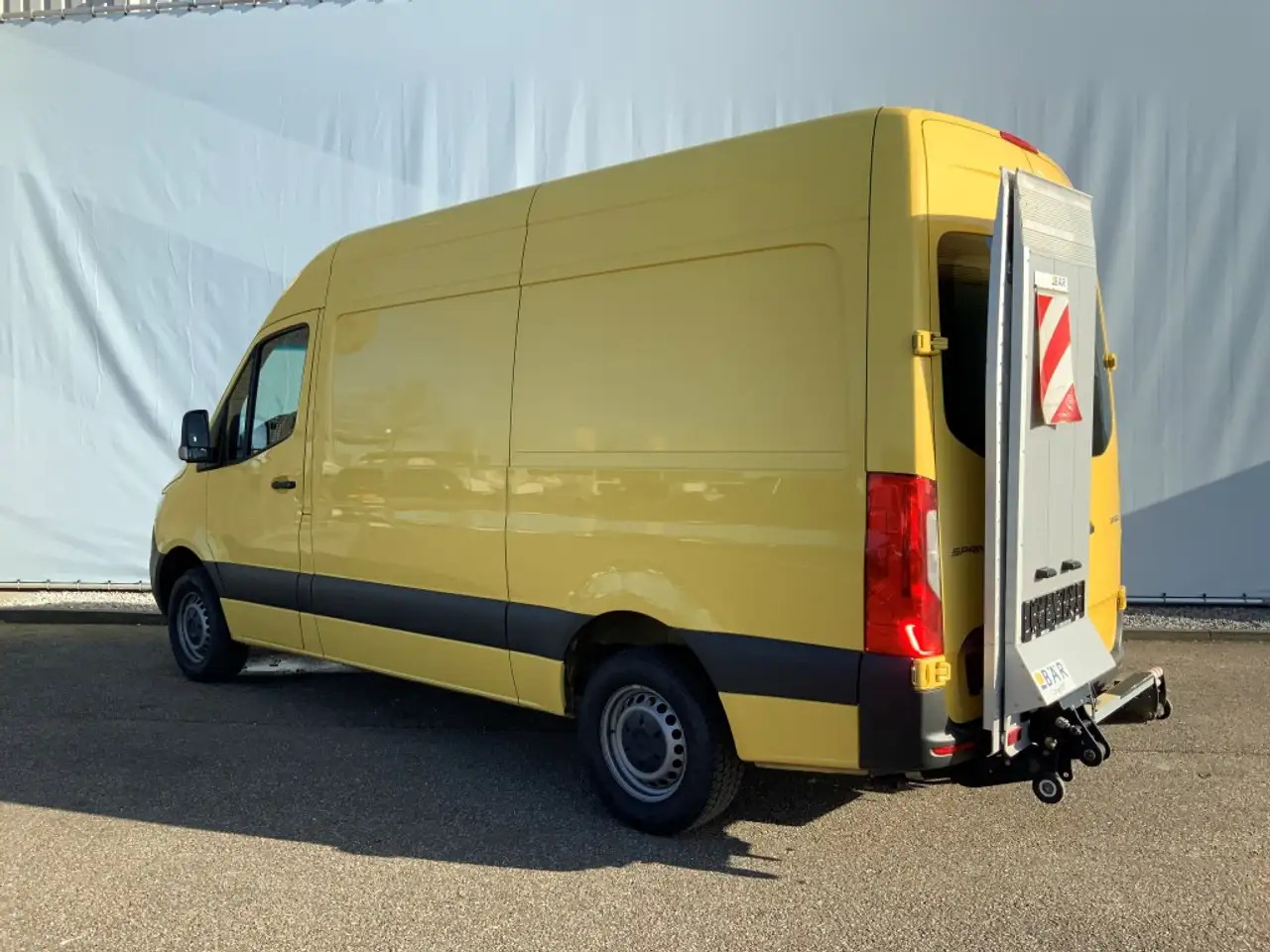Mercedes-Benz Sprinter 314 2.2 CDI L2H2 & Laadklep& Afstandbediening Airc - Furgon: obrázek 4 Mercedes-Benz Sprinter 314 2.2 CDI L2H2 & Laadklep& Afstandbediening Airc - Furgon: obrázek 4