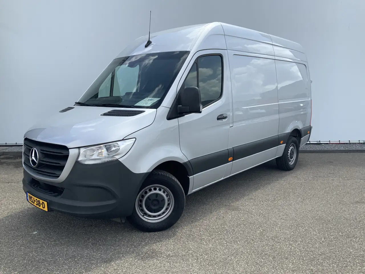 Mercedes-Benz Sprinter 315 1.9 CDI L2H2 Automaat 3 Zits Airco Navi Camera - Furgon: obrázek 1 Mercedes-Benz Sprinter 315 1.9 CDI L2H2 Automaat 3 Zits Airco Navi Camera - Furgon: obrázek 1