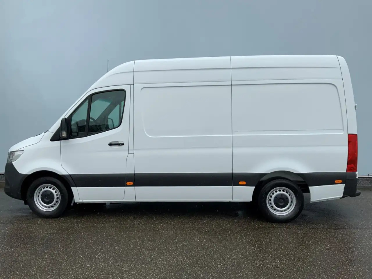 Mercedes-Benz Sprinter 316 2.2 CDI 366 L2 H2 Airco 2 Zits Euro 6 - Furgon: obrázek 4 Mercedes-Benz Sprinter 316 2.2 CDI 366 L2 H2 Airco 2 Zits Euro 6 - Furgon: obrázek 4
