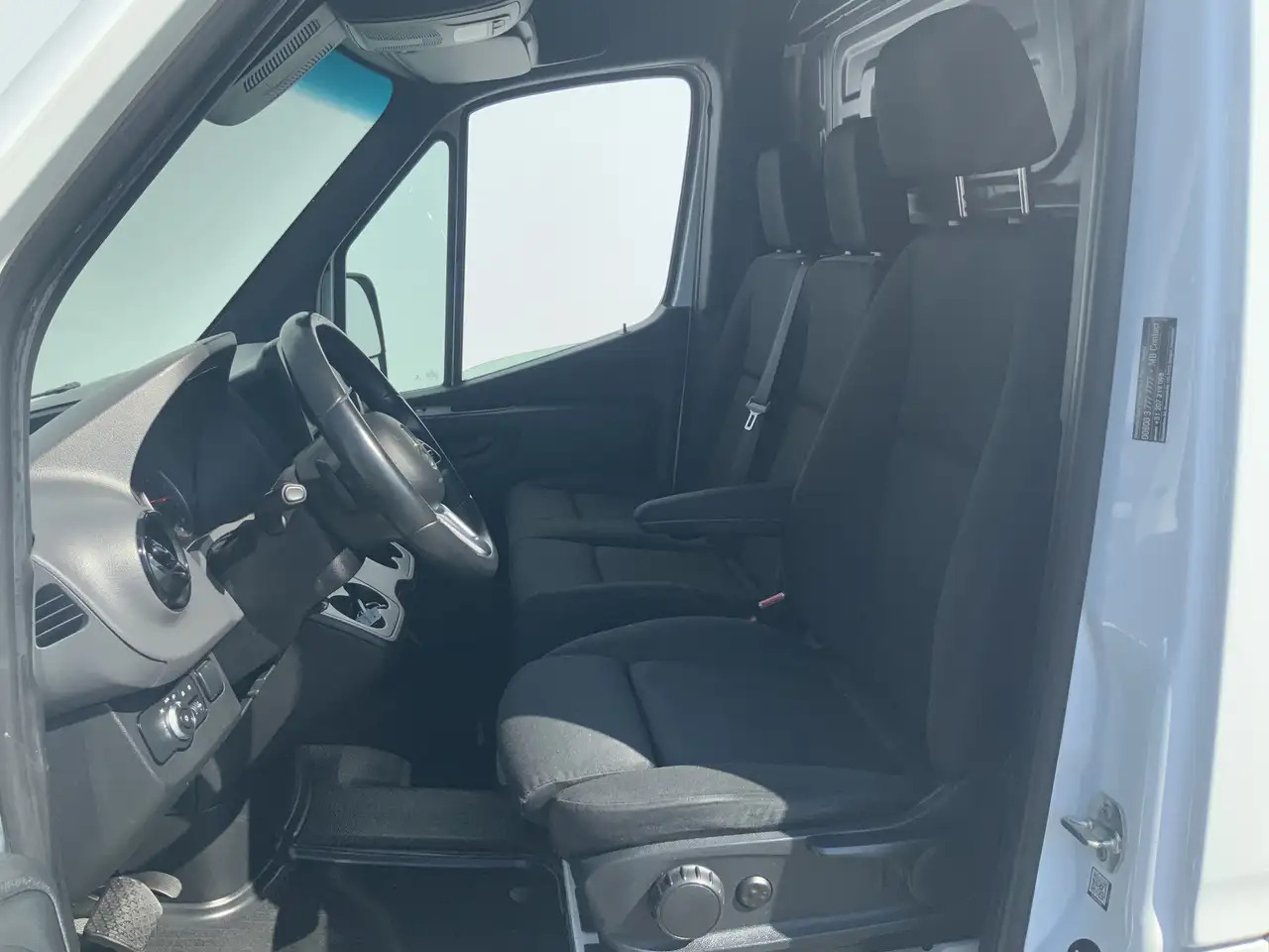 Mercedes-Benz Sprinter 316 2.2 CDI L2H2 DC Automaat Cruise Airco 3 Zits W - Furgon: obrázek 4 Mercedes-Benz Sprinter 316 2.2 CDI L2H2 DC Automaat Cruise Airco 3 Zits W - Furgon: obrázek 4