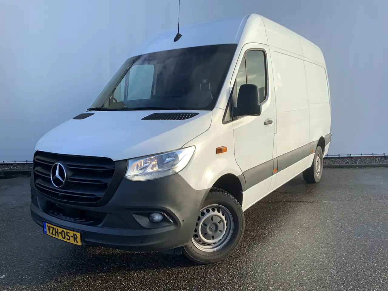 Mercedes-Benz Sprinter 317 1.9 CDI L2H2 RWD Cruise Airco 3 Zits Camera 36 - Furgon: obrázek 1 Mercedes-Benz Sprinter 317 1.9 CDI L2H2 RWD Cruise Airco 3 Zits Camera 36 - Furgon: obrázek 1