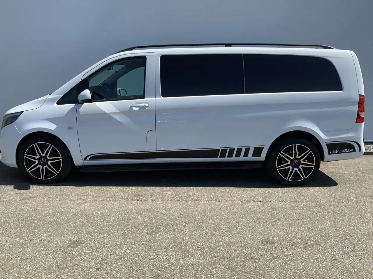 Mercedes-Benz Vito Tourer XL 114 CDI Autom. Airco Cruise Camera Alu V - Furgon: obrázek 3 Mercedes-Benz Vito Tourer XL 114 CDI Autom. Airco Cruise Camera Alu V - Furgon: obrázek 3