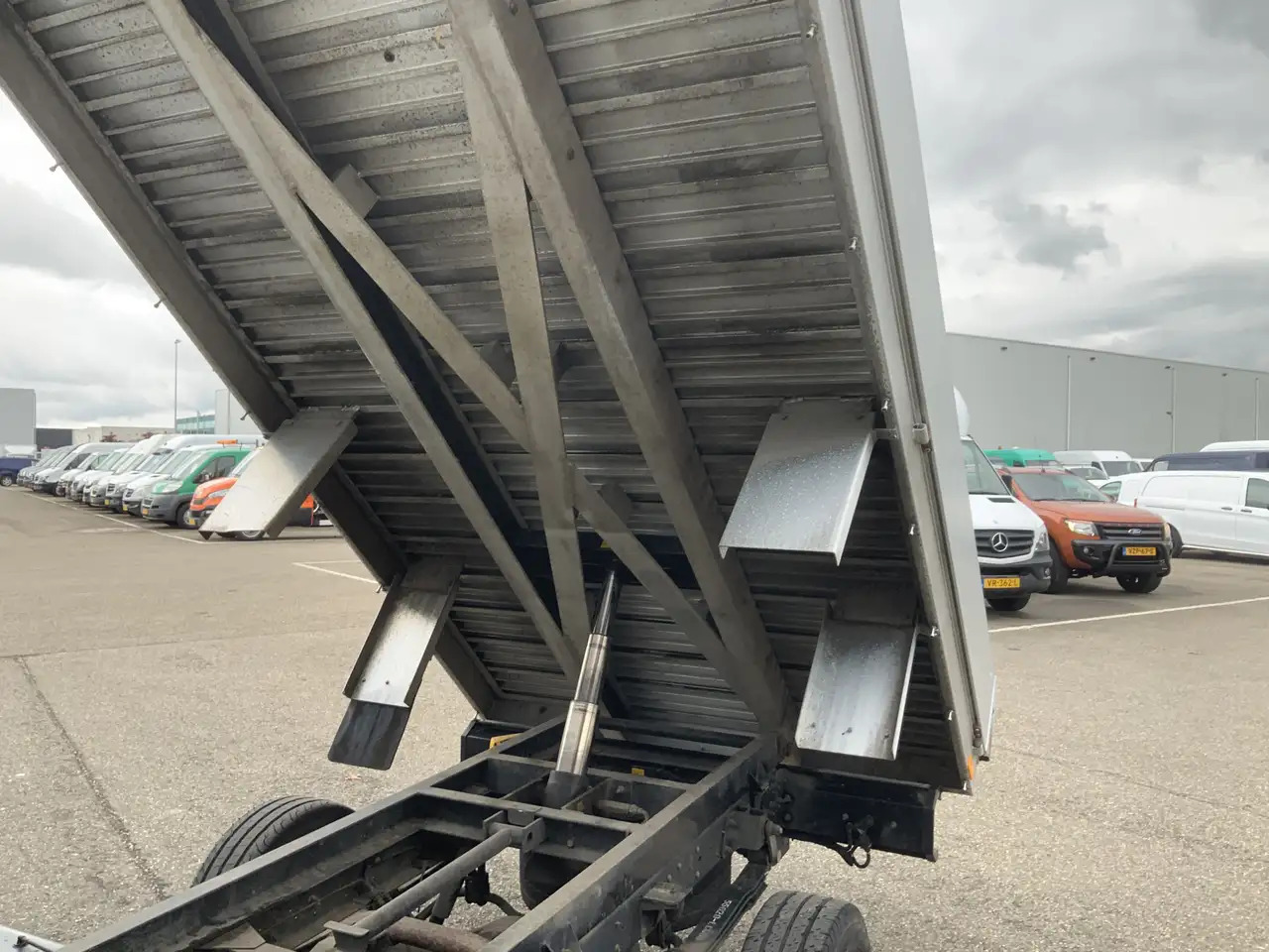 Nissan NT400 32.12 2.5 dCi 250 Kipper Trekhaak 2000 kg 3 - Sklápěč: obrázek 5 Nissan NT400 32.12 2.5 dCi 250 Kipper Trekhaak 2000 kg 3 - Sklápěč: obrázek 5